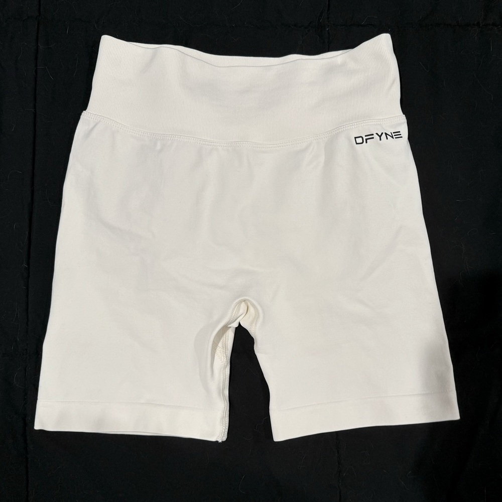 Dfyne Dynamic Shorts 4.5’ — Small — Snow White